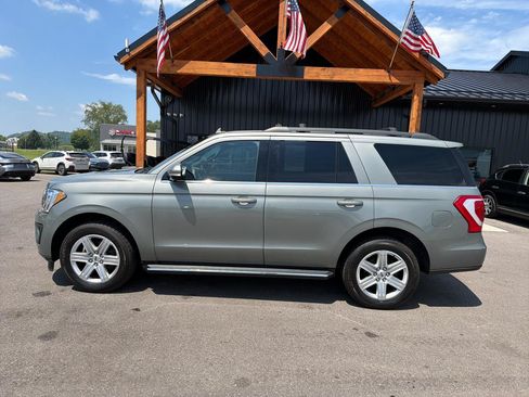 Used 2019 Ford Expedition XLT w/ Equipment Group 202A AWD/4WD image 25