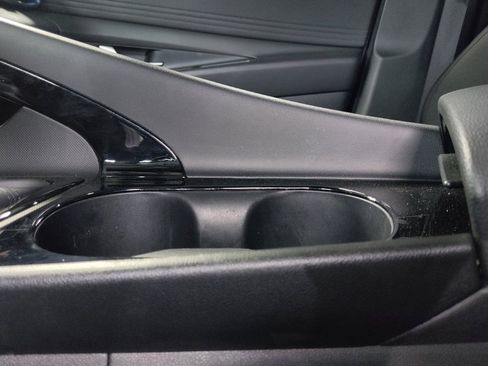 Used 2025 Hyundai Elantra SEL image 26