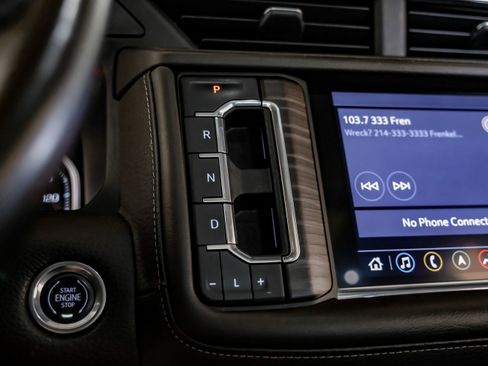 Used 2021 GMC Yukon Denali w/ Denali Premium Package image 25