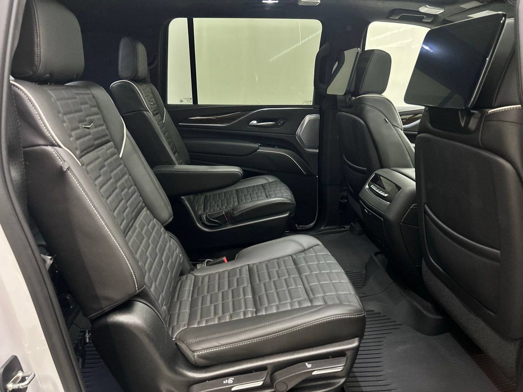 Used 2023 Cadillac Escalade ESV Premium Luxury Platinum w/ LPO, Radiant Package AWD/4WD image 18