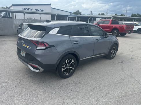 Used 2023 Kia Sportage EX image 3
