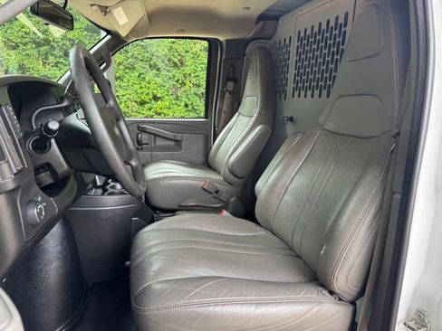 Used 2017 Chevrolet Express 2500 RWD image 25