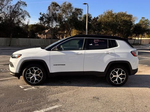 Used 2024 Jeep Compass Limited image 4