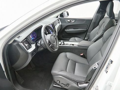 Certified 2025 Volvo XC60 B5 Plus AWD/4WD image 17