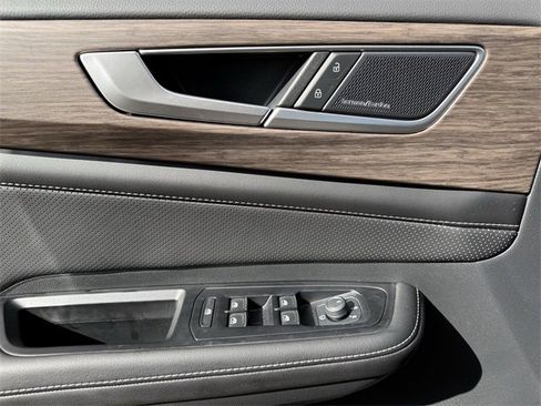 Used 2025 Volkswagen Atlas SEL Premium R-Line image 20