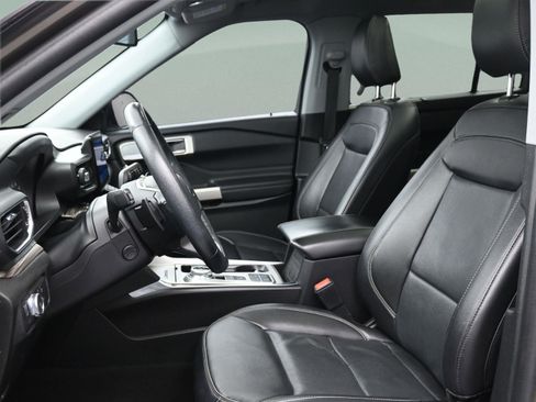 Used 2021 Ford Explorer Limited w/ Equipment Group 301A image 17