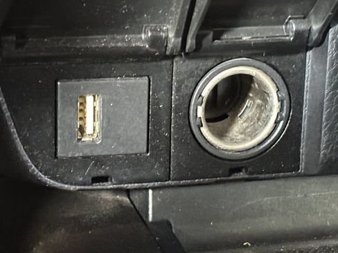 Used 2021 Toyota Camry SE FWD image 7