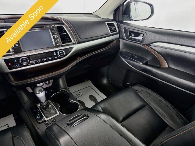 Used 2018 Toyota Highlander XLE AWD/4WD image 22