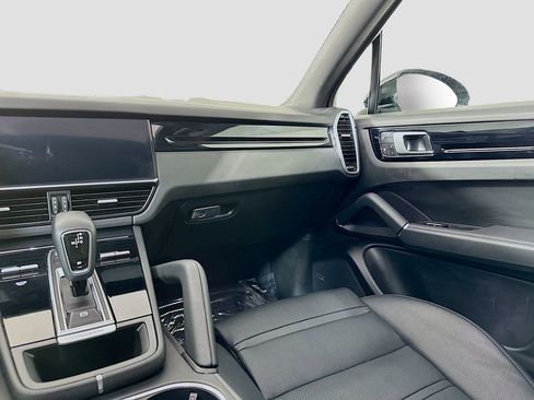 Used 2022 Porsche Cayenne image 25