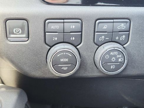 Used 2025 Chevrolet Silverado 2500 LT w/ All Star Edition AWD/4WD image 35