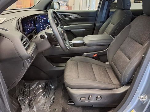 Used 2025 Chevrolet Traverse LT image 20