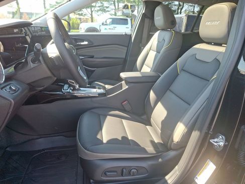New 2026 Chevrolet Trax ACTIV w/ Sunroof Package FWD image 14