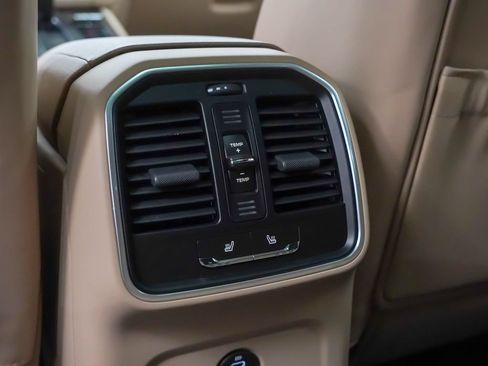 Certified 2026 Porsche Macan AWD/4WD image 21