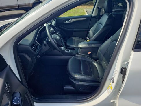 Used 2022 Ford Escape SEL w/ Technology Package FWD image 17