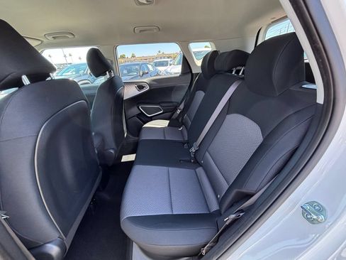 Used 2025 Kia Soul LX w/ LX Technology Package FWD image 36