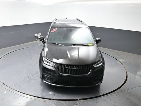 Used 2025 Chrysler Pacifica Limited FWD image 44