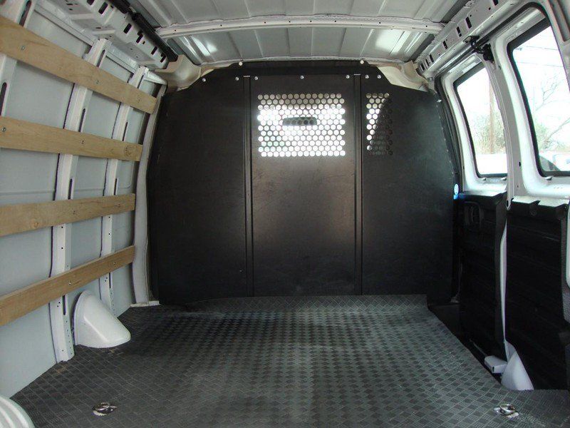 Used 2024 GMC Savana 2500 w/ Driver Convenience Package RWD image 4
