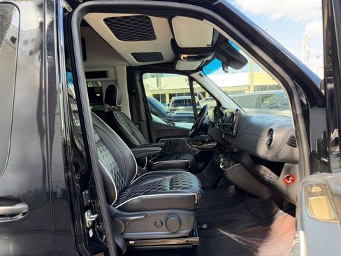 Used 2020 Mercedes-Benz Sprinter 2500 image 56