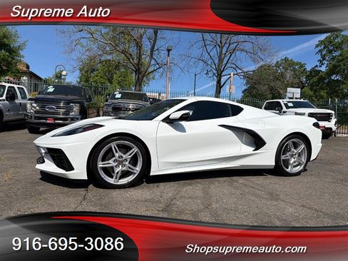 Used 2021 Chevrolet Corvette Stingray Coupe w/ 1LT RWD image 1