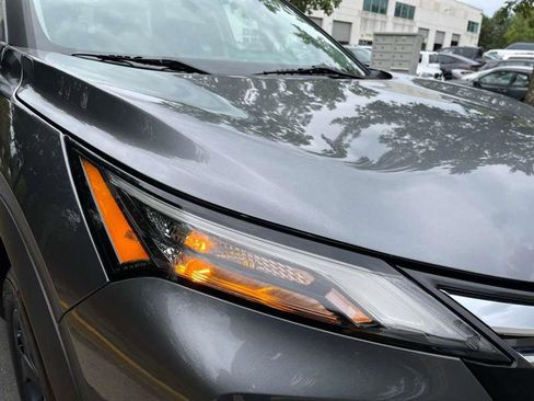 Used 2024 Nissan Rogue SV image 86