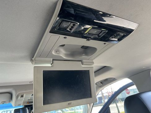 Used 2015 Cadillac Escalade Premium image 30