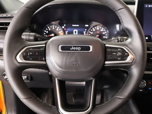 Used 2026 Jeep Compass Latitude AWD/4WD image 3