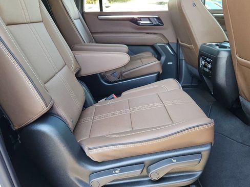 New 2026 Chevrolet Suburban High Country w/ Sun And Tow Package AWD/4WD image 23