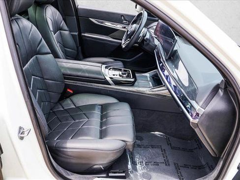 Used 2026 BMW 740i xDrive AWD/4WD image 27