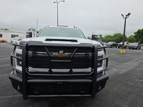 Used 2024 Chevrolet Silverado 3500 LT AWD/4WD image 4
