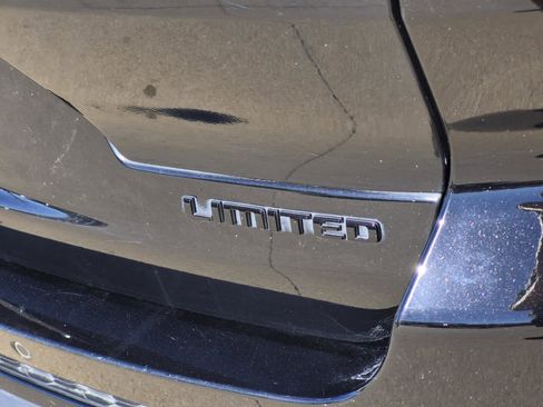 Used 2023 Jeep Grand Cherokee L Limited w/ Black Appearance Package image 8