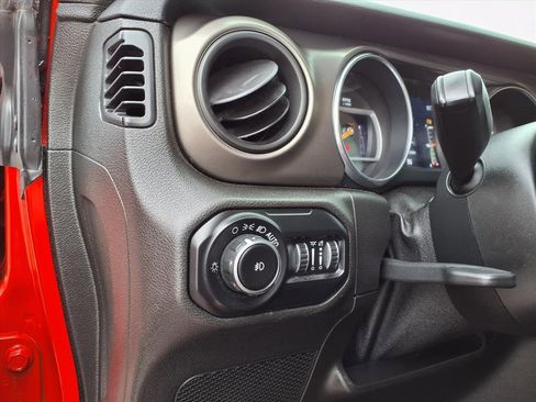 Used 2019 Jeep Wrangler Sport image 23