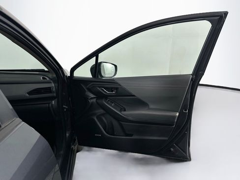 Used 2024 Subaru Crosstrek 2.5i Limited AWD/4WD image 32