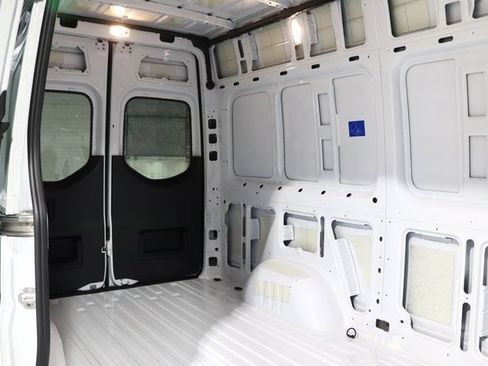 Used 2025 Mercedes-Benz Sprinter 2500 image 12