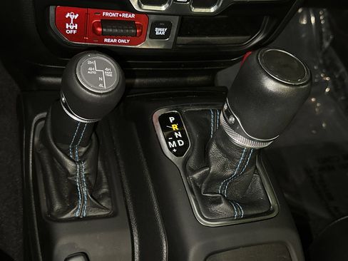 Used 2022 Jeep Wrangler Unlimited Rubicon 4xe w/ Cold Weather Group AWD/4WD image 25