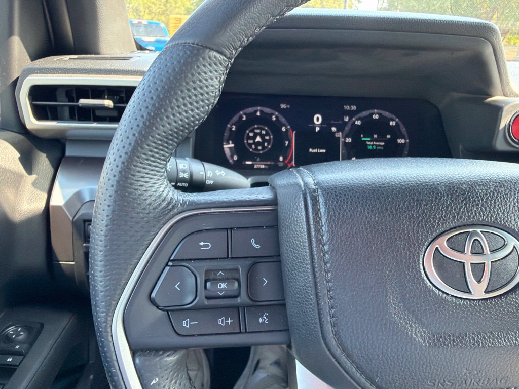 Used 2025 Toyota Tacoma TRD Off-Road AWD/4WD image 7