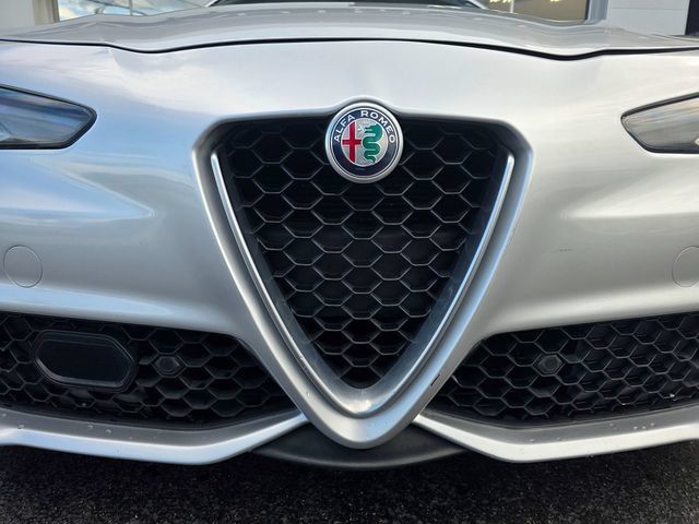 Used 2017 Alfa Romeo Giulia Ti w/ TI 19" Sport Package RWD image 12