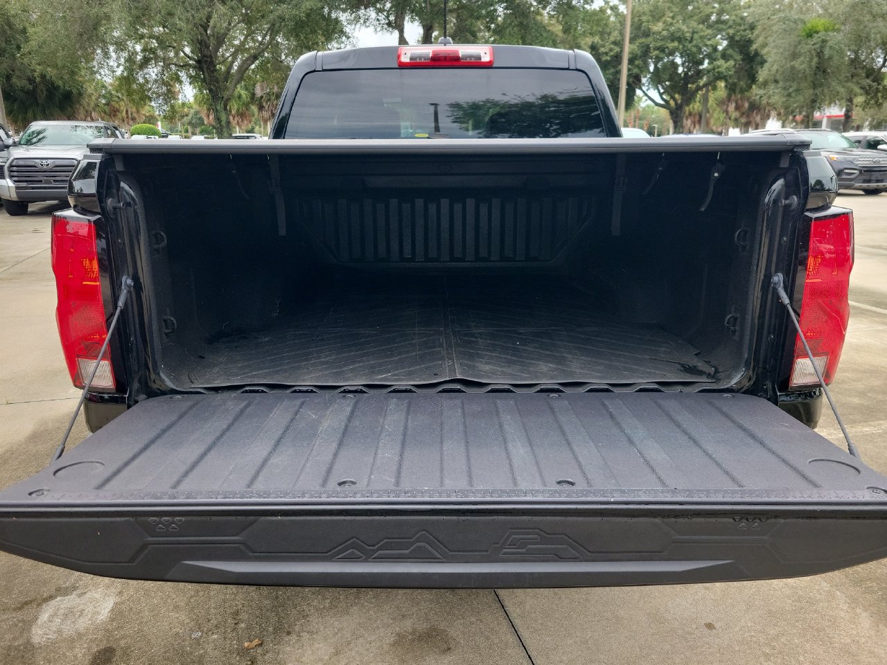 Used 2024 Chevrolet Colorado LT RWD image 8