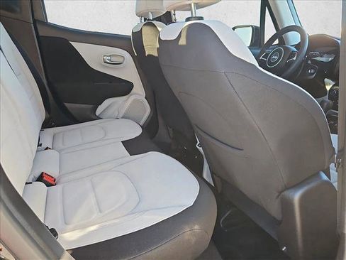 Used 2021 Jeep Renegade Latitude image 19