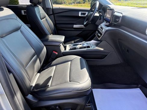 Used 2023 Ford Explorer XLT w/ Equipment Group 202A AWD/4WD image 37