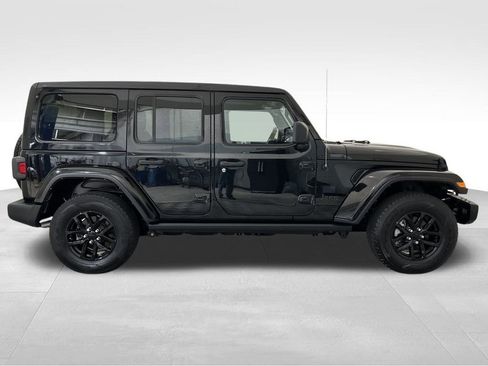 Used 2023 Jeep Wrangler Freedom Edition image 7