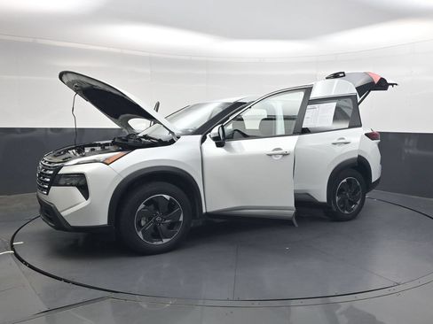 Used 2025 Nissan Rogue SV FWD image 51