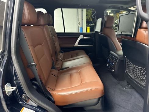 Used 2016 Toyota Land Cruiser image 22