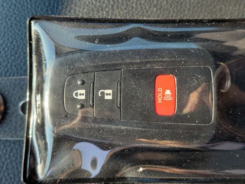 Used 2019 Toyota RAV4 XLE FWD image 34