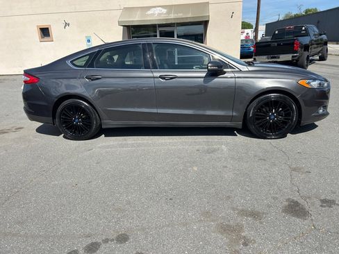 Used 2016 Ford Fusion SE w/ Equipment Group 202A image 4