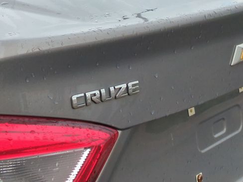 Used 2018 Chevrolet Cruze LT w/ Convenience Package FWD image 13