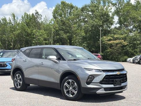Used 2025 Chevrolet Blazer LT FWD image 16