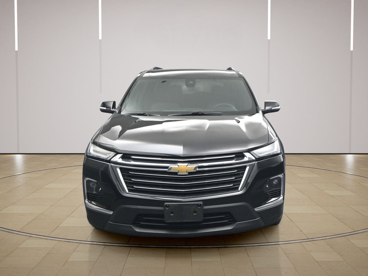 Used 2023 Chevrolet Traverse LT FWD image 2