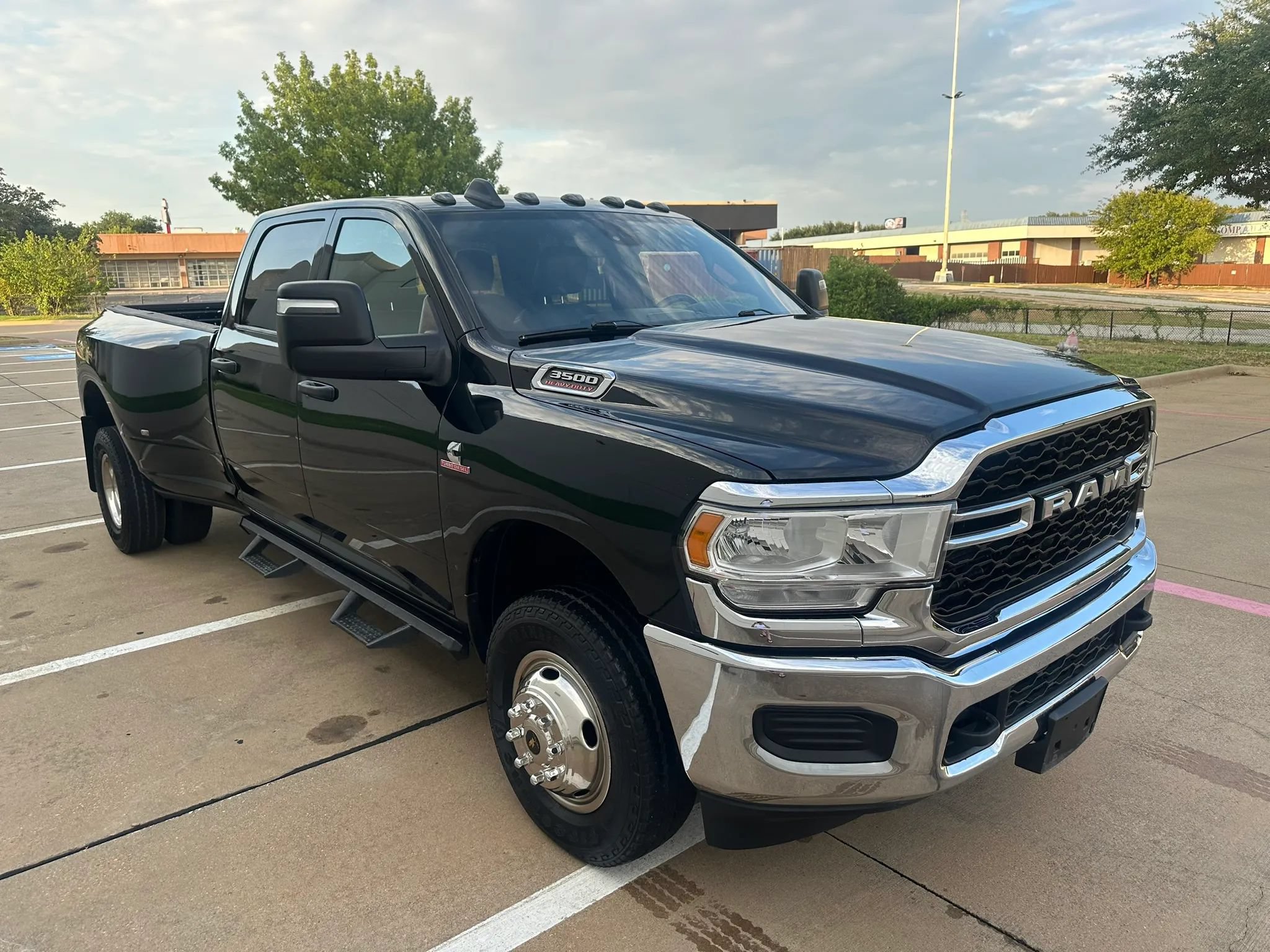 Used 2024 RAM 3500 Tradesman w/ Chrome Appearance Group AWD/4WD image 5