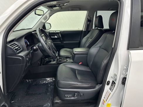 Used 2019 Toyota 4Runner TRD Off-Road Premium AWD/4WD image 9