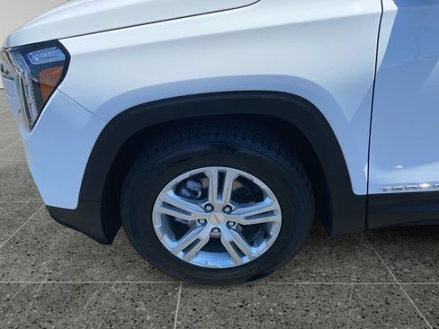 Used 2024 GMC Terrain SLE FWD image 14